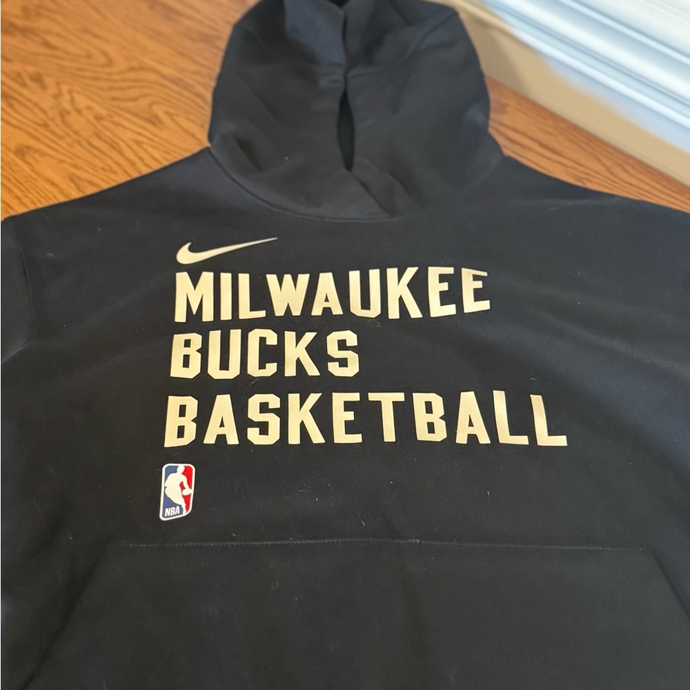 NIKE BRAND, Milwaukee Bucks Basketball Hoodie/Sweatshirt - Sz (M) Black Clothing - Picture 3 of 8